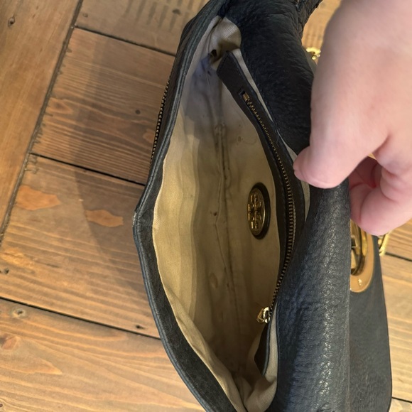 Tory Burch Reva Black Pebble Leather Cross Body Bag Gold Chain - Picture 3 of 4